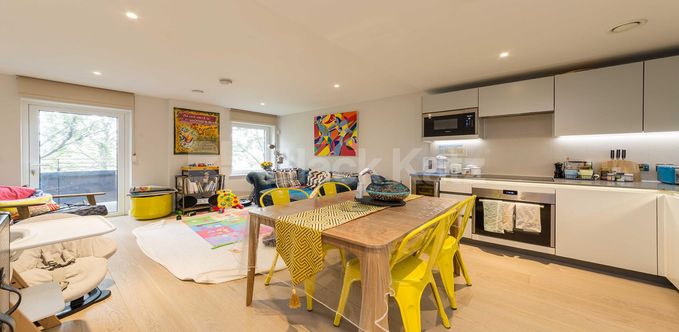 			NEW INSTRUCTION!, 2 Bedroom, 1 bath, 1 reception Apartment			 Wharf Road, ANGEL-OLD STREET